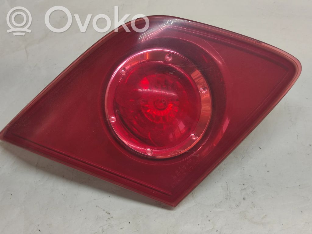 Mazda 3 I Galinis žibintas dangtyje 