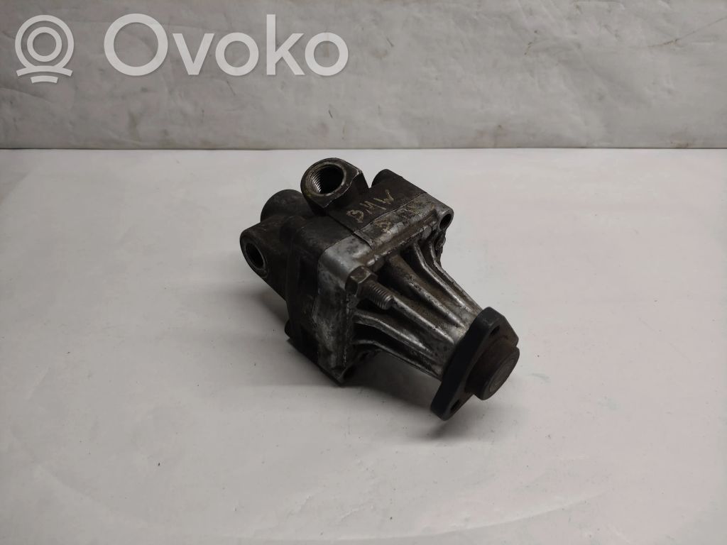 Audi A4 S4 B5 8D Power steering pump 