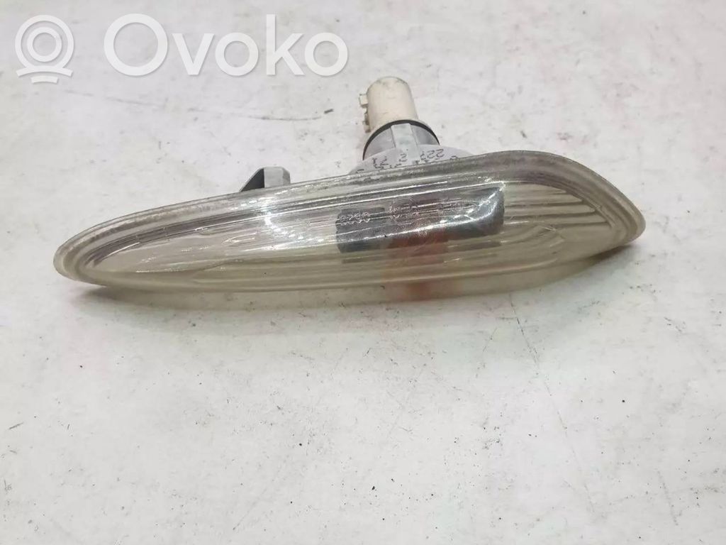 BMW 3 E46 Front fender indicator light 