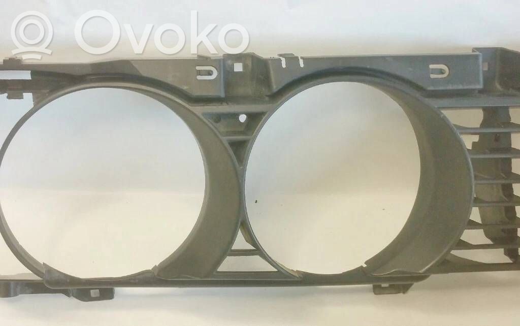 BMW 5 E34 Priekinio žibinto apdaila 