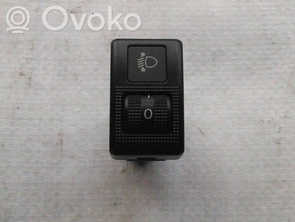 Headlight level height control switch   8L10