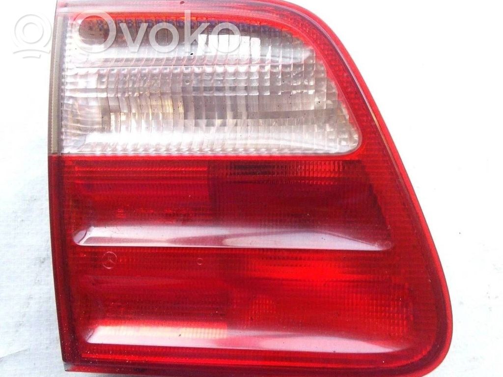 Mercedes-Benz E W210 Lampy tylnej klapy bagażnika 