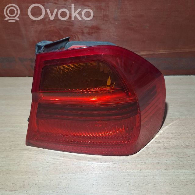 Rear/tail lights   6937458