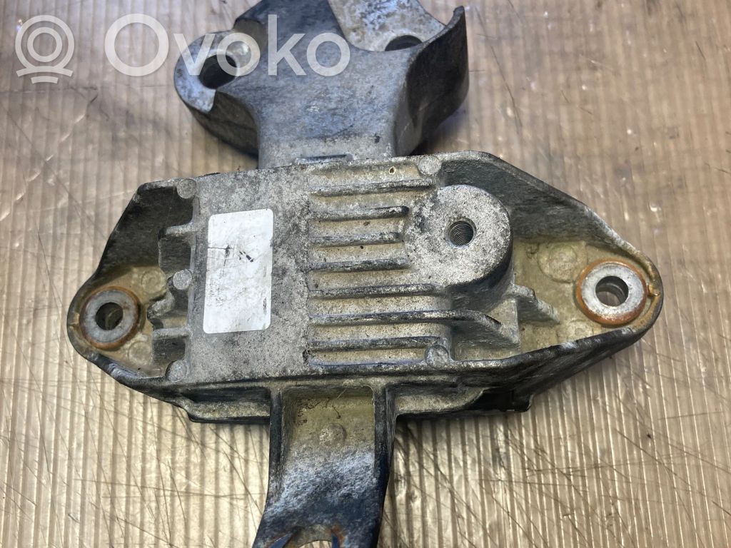 Chevrolet Orlando Engine mount bracket 