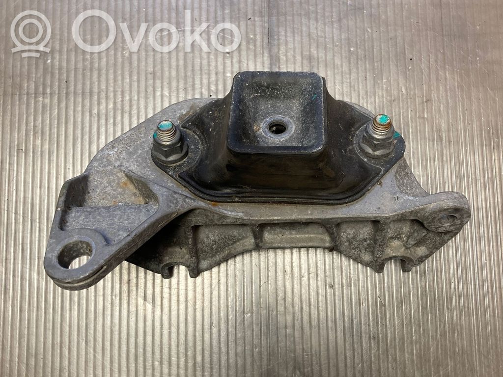 Dacia Duster Engine mount bracket 