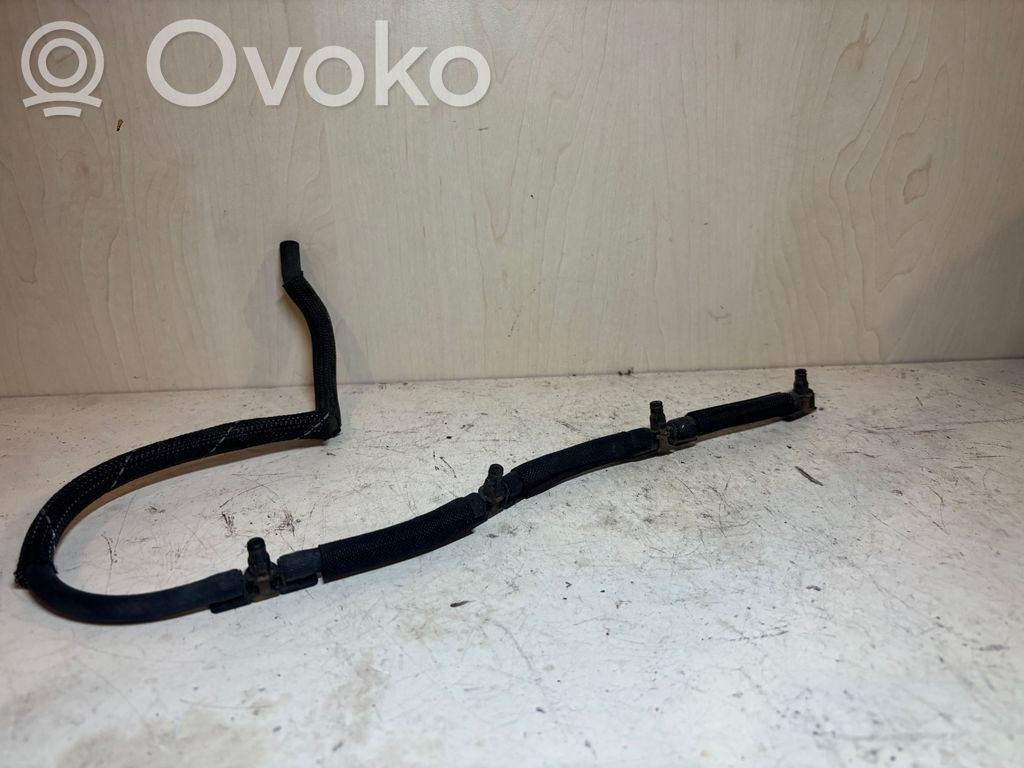 Volkswagen PASSAT B7 Polttoaineen palautusputki/-letku 