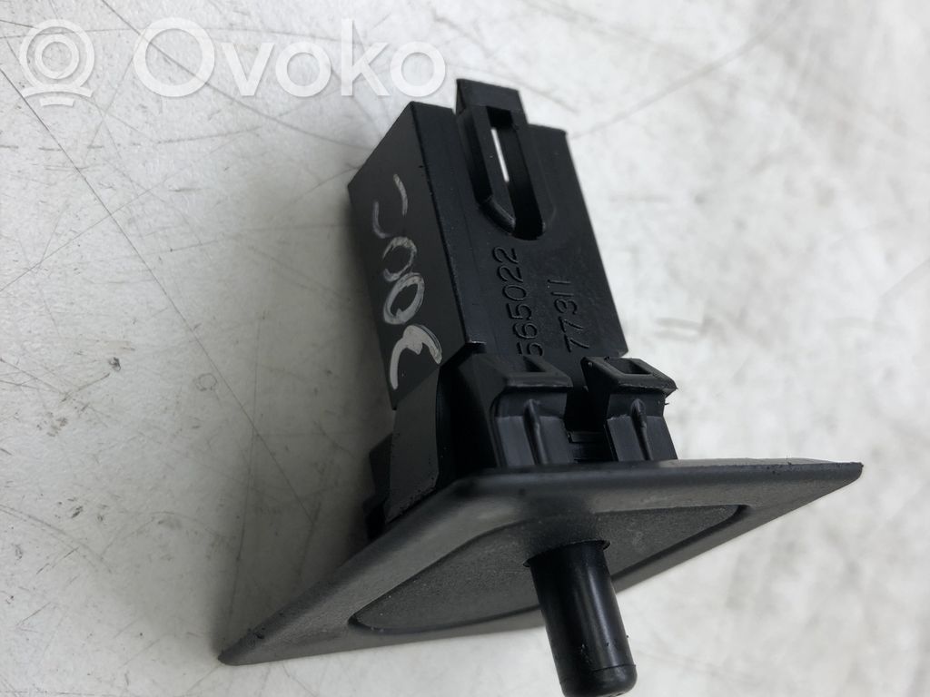 Luz de guantera   04565022AA