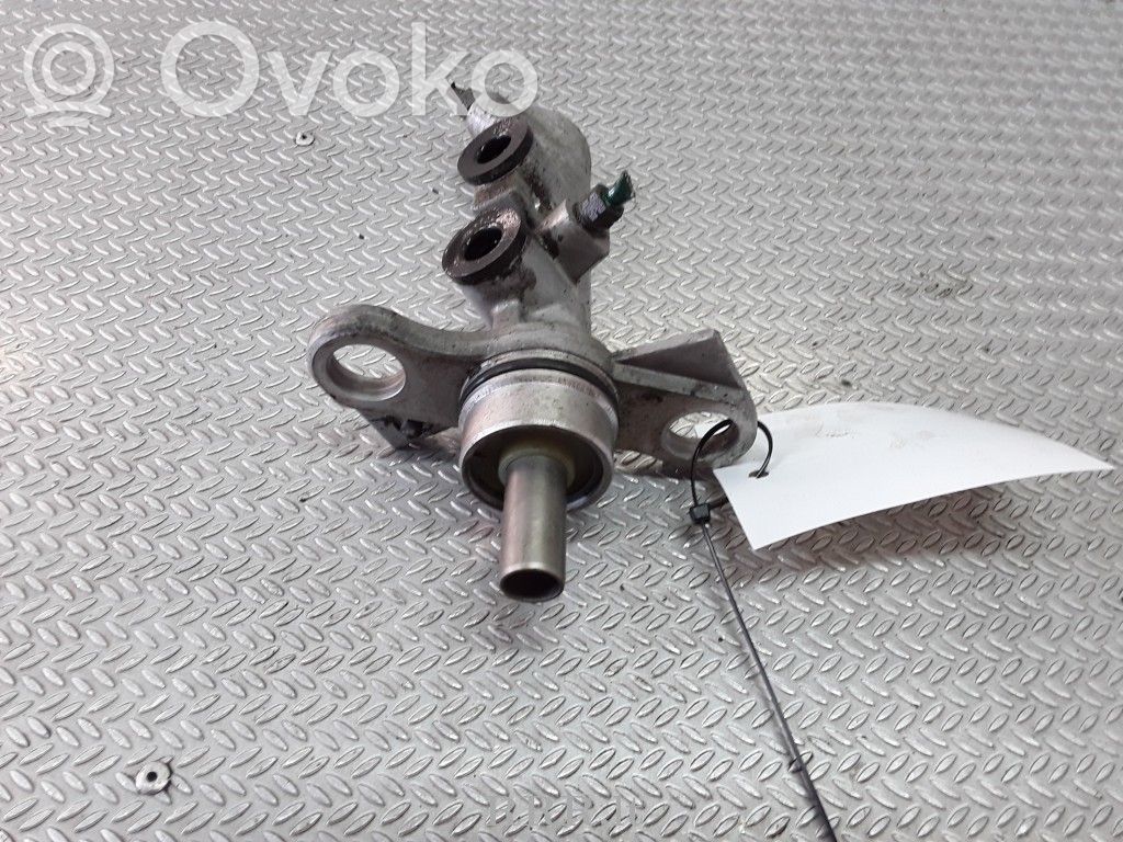 Master brake cylinder