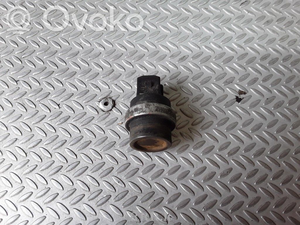Volkswagen Transporter - Caravelle T4 Coolant temperature sensor 
