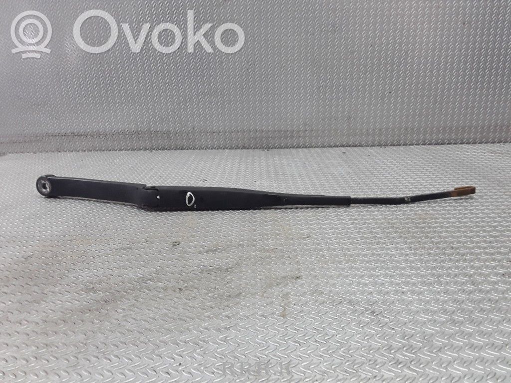Front wiper blade arm