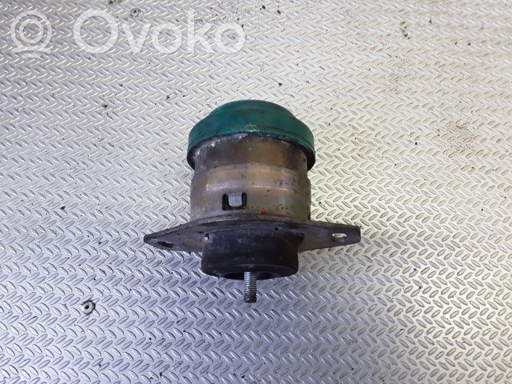 Engine mount bracket