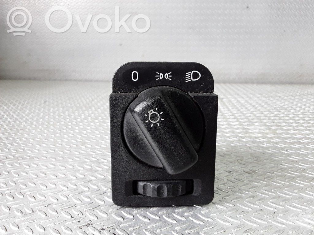 Lukturu slēdzis   90481764