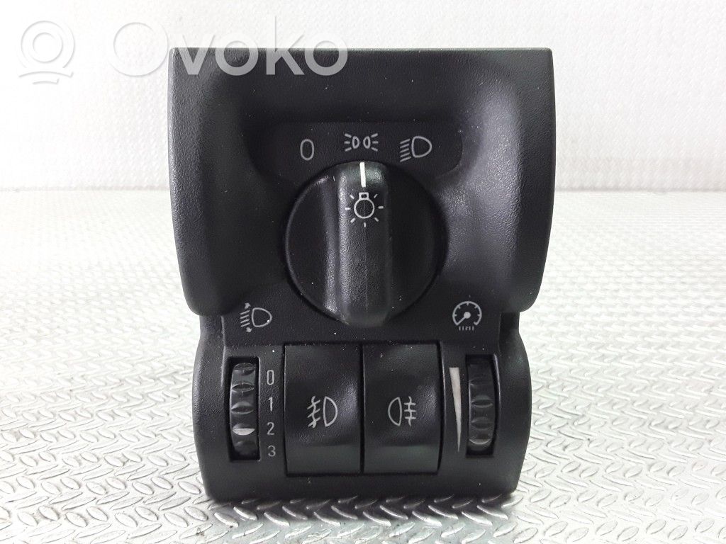 Light switch   90504968