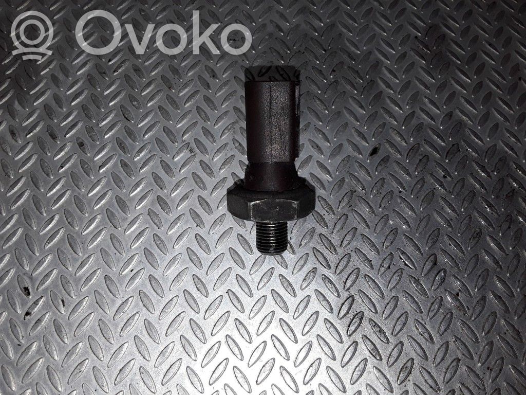 Oil pressure sensor   038919081D