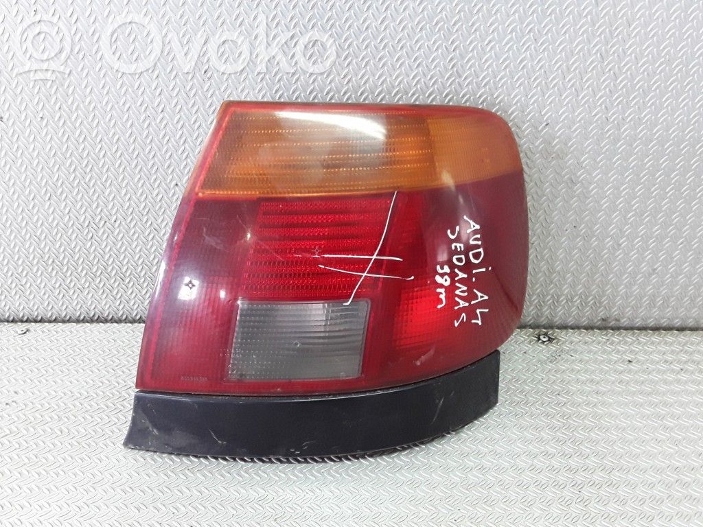 Rear/tail lights   8D0945096
