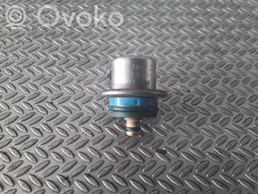 BMW 3 E46 Fuel pressure regulator 