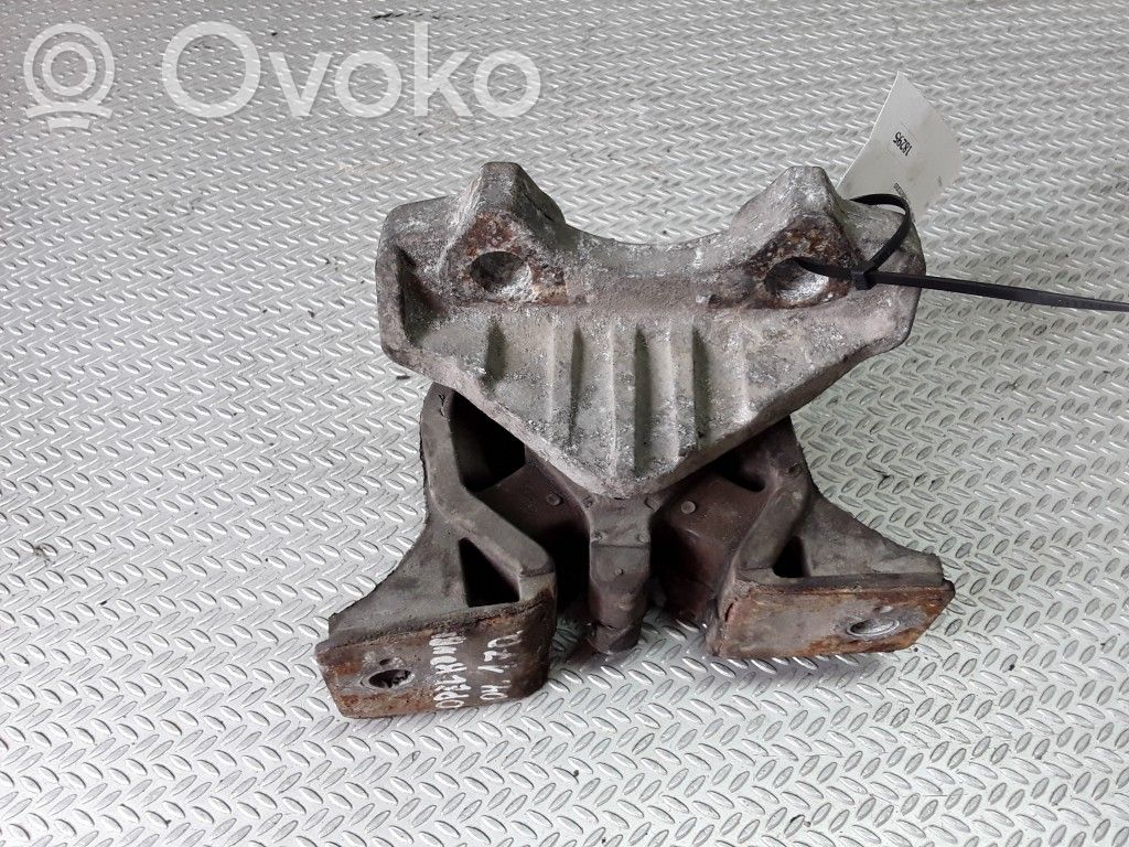 Engine mount bracket   9227881,9227880