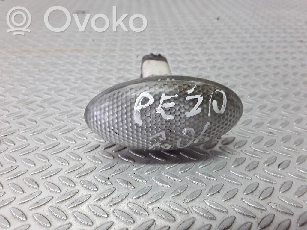 Peugeot 206 Front fender indicator light 
