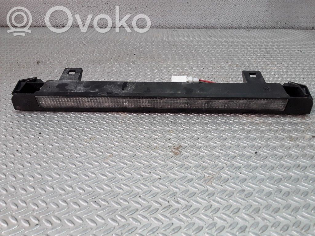 Nissan Almera Tino Trzecie światło stop 