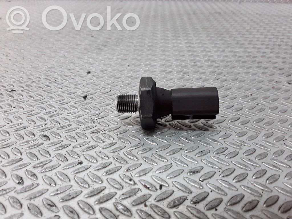 Volkswagen PASSAT B5.5 Oil pressure sensor 