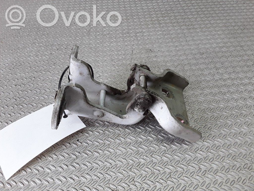 Opel Vivaro Front door lower hinge 