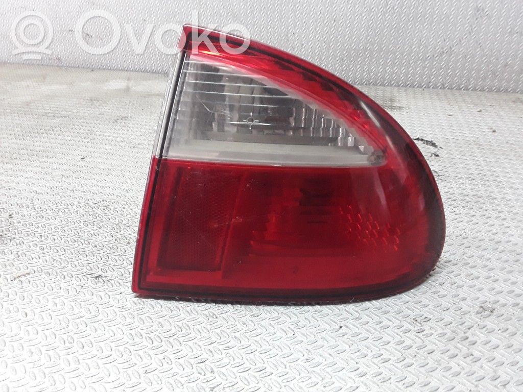 Rear/tail lights   1M6945112