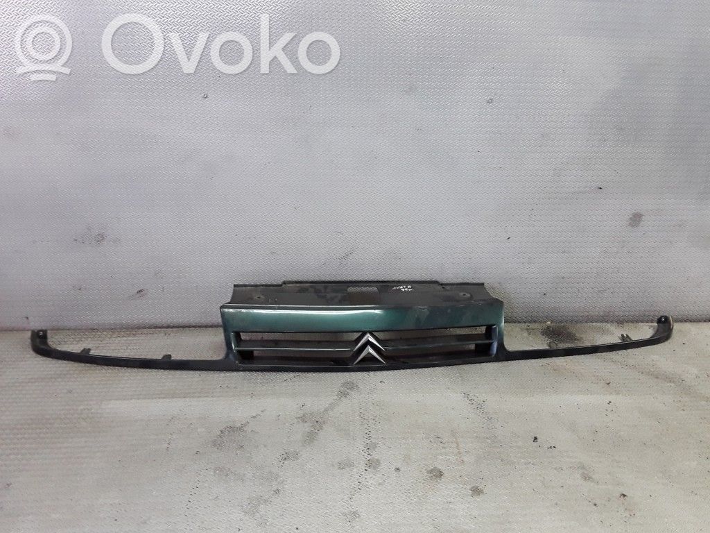 Citroen Xantia Etupuskurin ylempi jäähdytinsäleikkö 