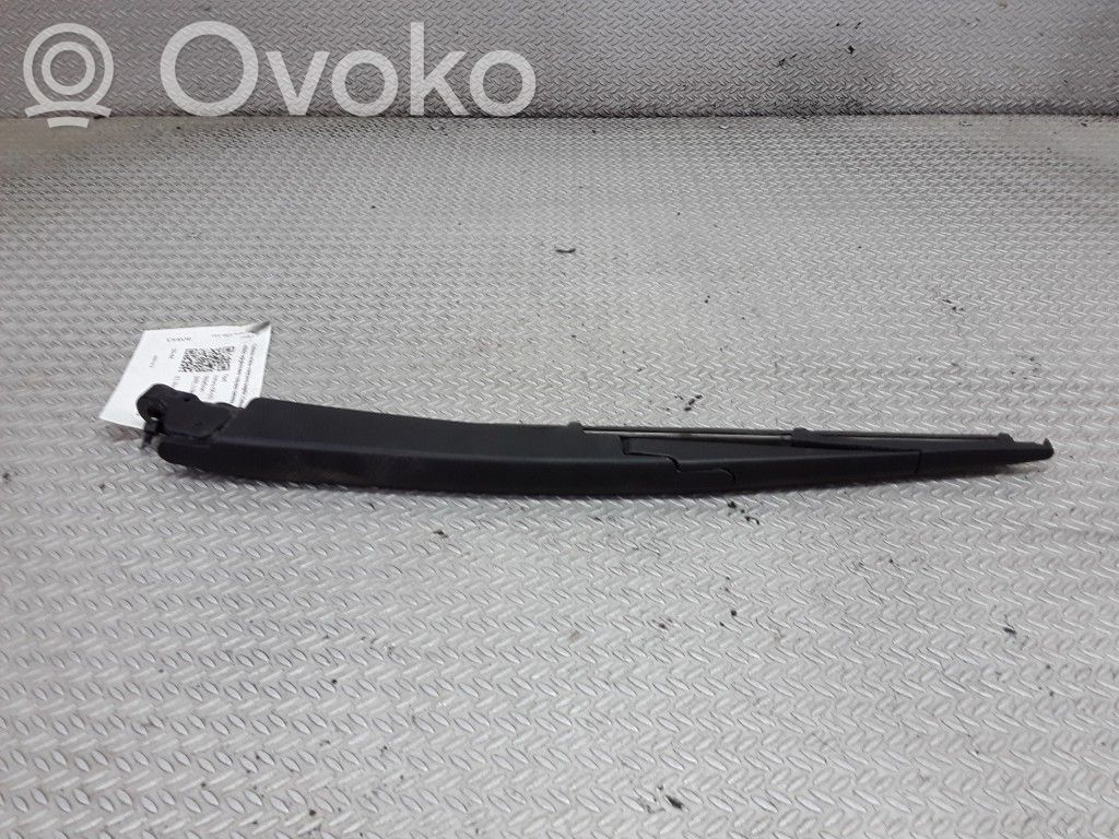 Rear wiper blade arm