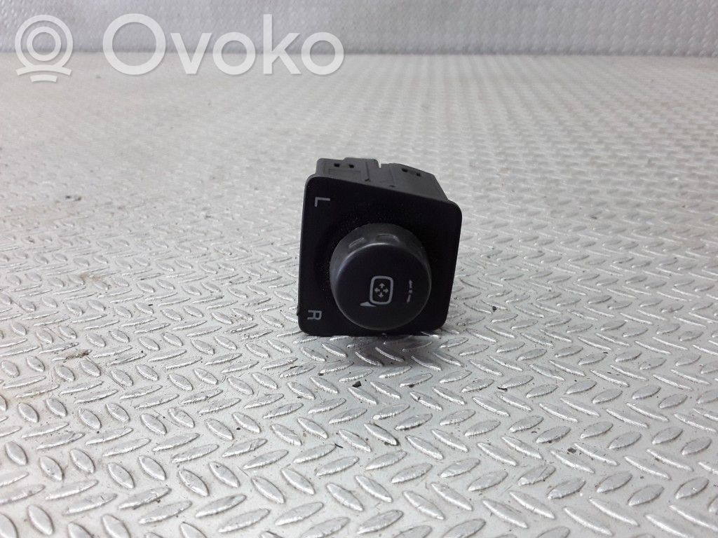 Wing mirror switch   201004180