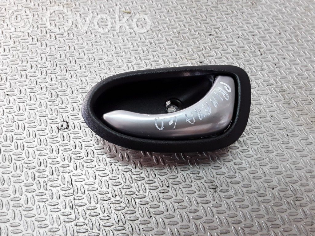 Nissan Primera Manecilla interna puerta trasera 