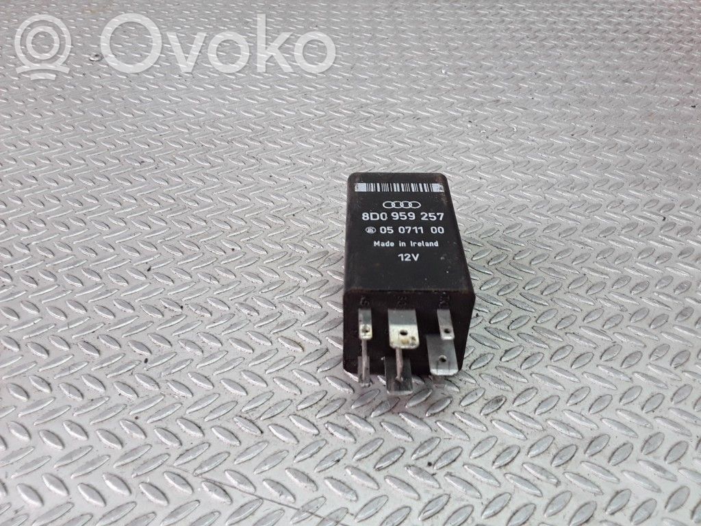 Relé de la ventanilla eléctrica   8D0959257,05071100