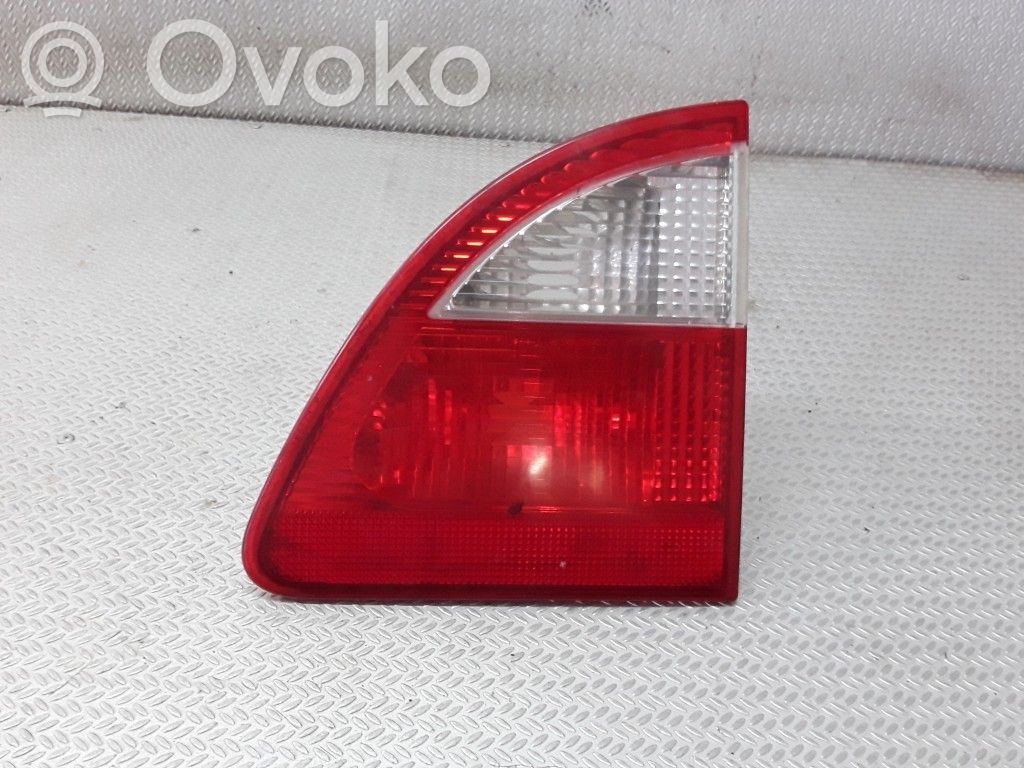 Tailgate rear/tail lights   YM2113A602AB