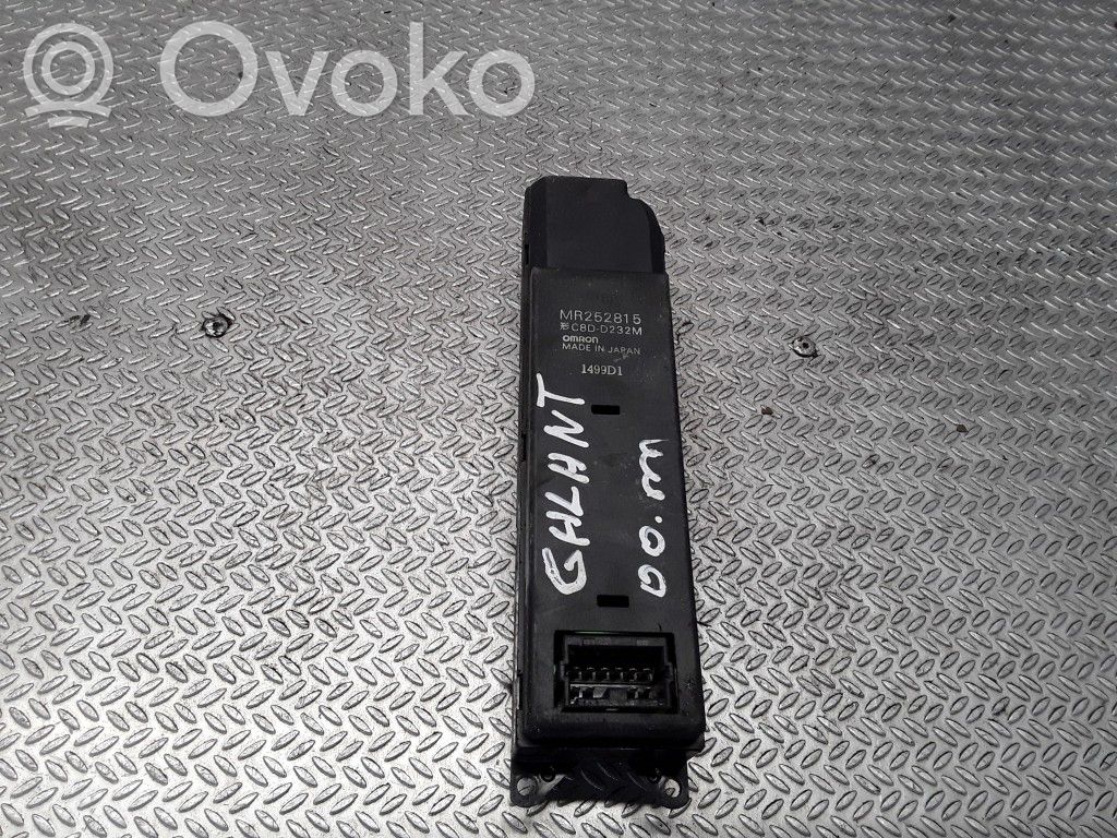 Electric window control switch   MR252815
