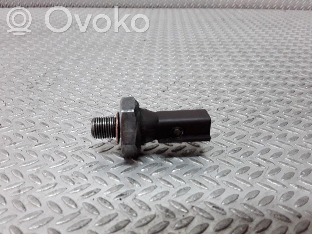 Volkswagen Polo IV 9N3 Oil pressure sensor 