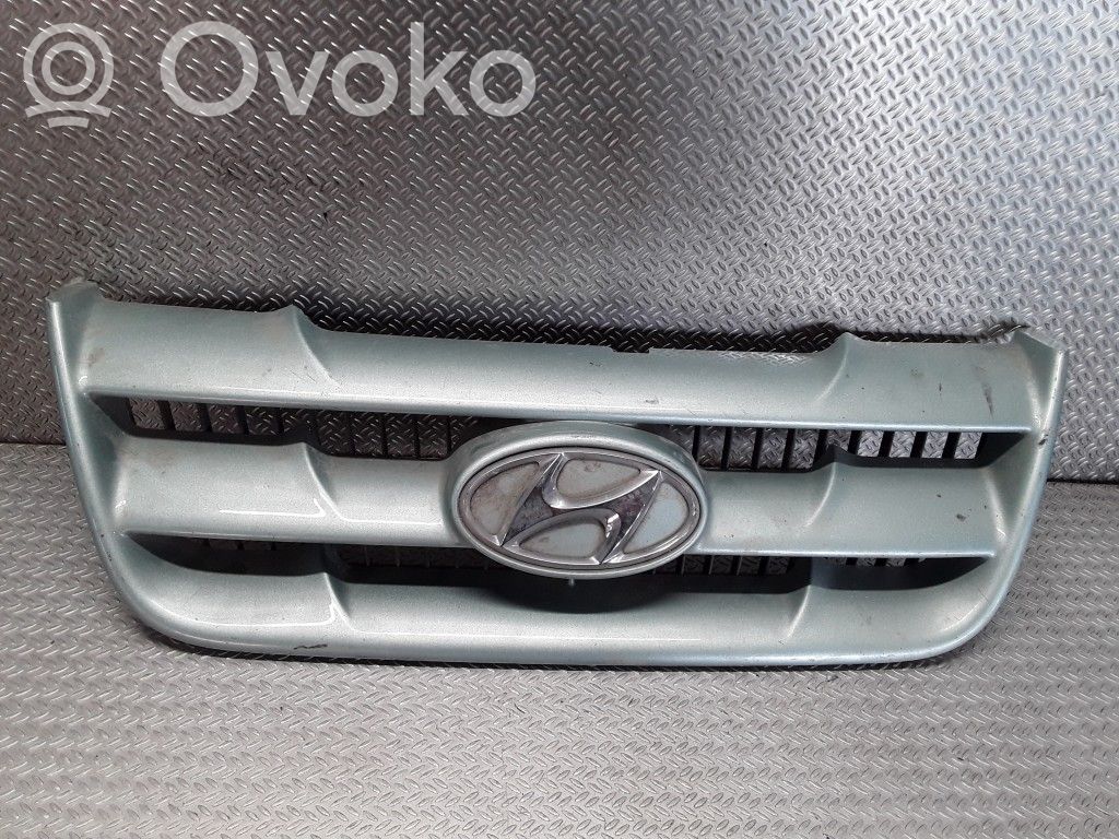 Hyundai Matrix Etupuskurin ylempi jäähdytinsäleikkö 