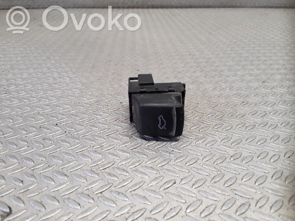 Skoda Superb B5 (3U) Tailgate opening switch 