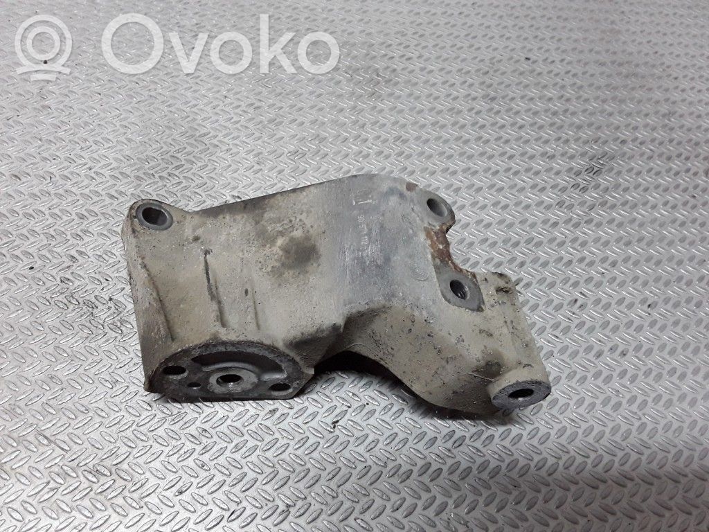 Opel Astra G Generator/alternator bracket 