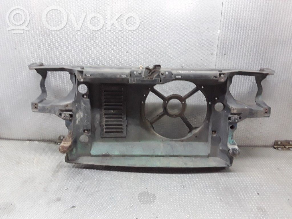 Volkswagen Golf III Radiatorių panelė 