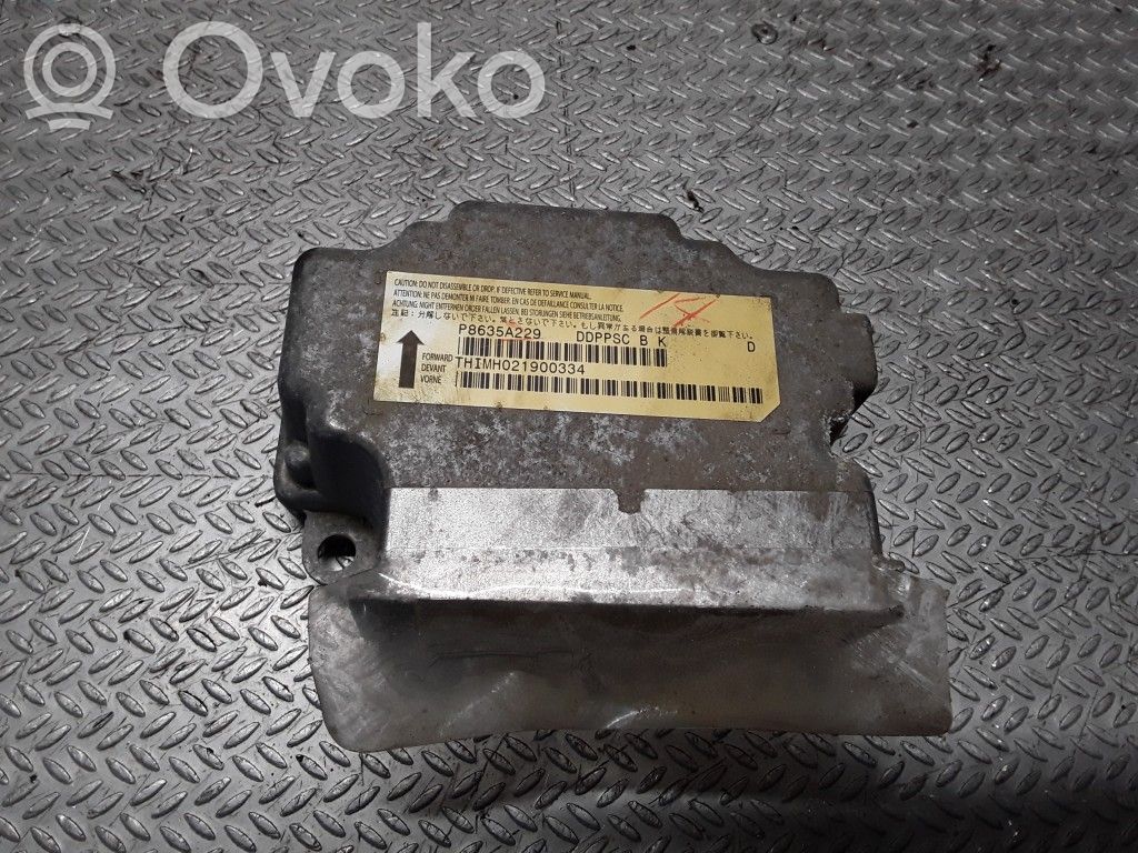 Module de contrôle airbag   P8635A229