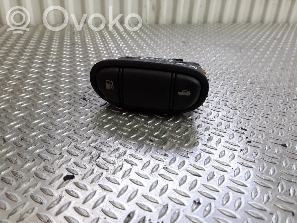 Jaguar S-Type Fuel tank opening switch 