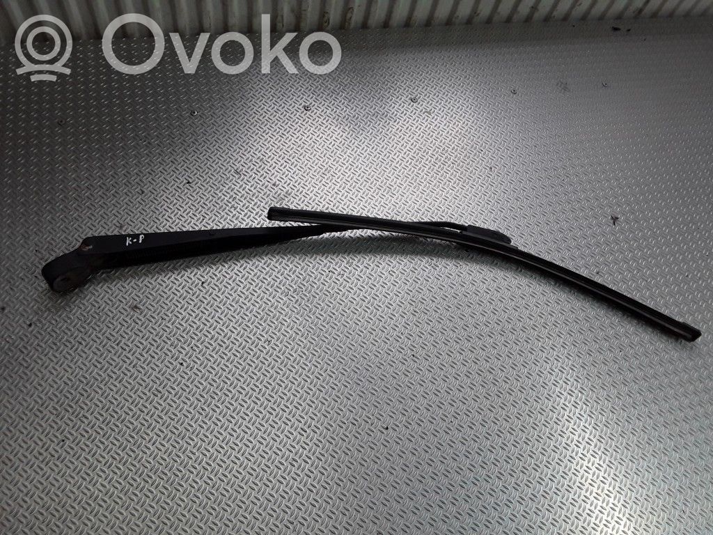 Front wiper blade arm