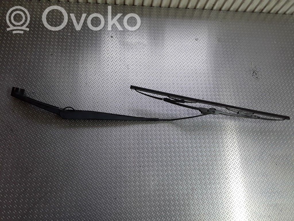 Front wiper blade arm
