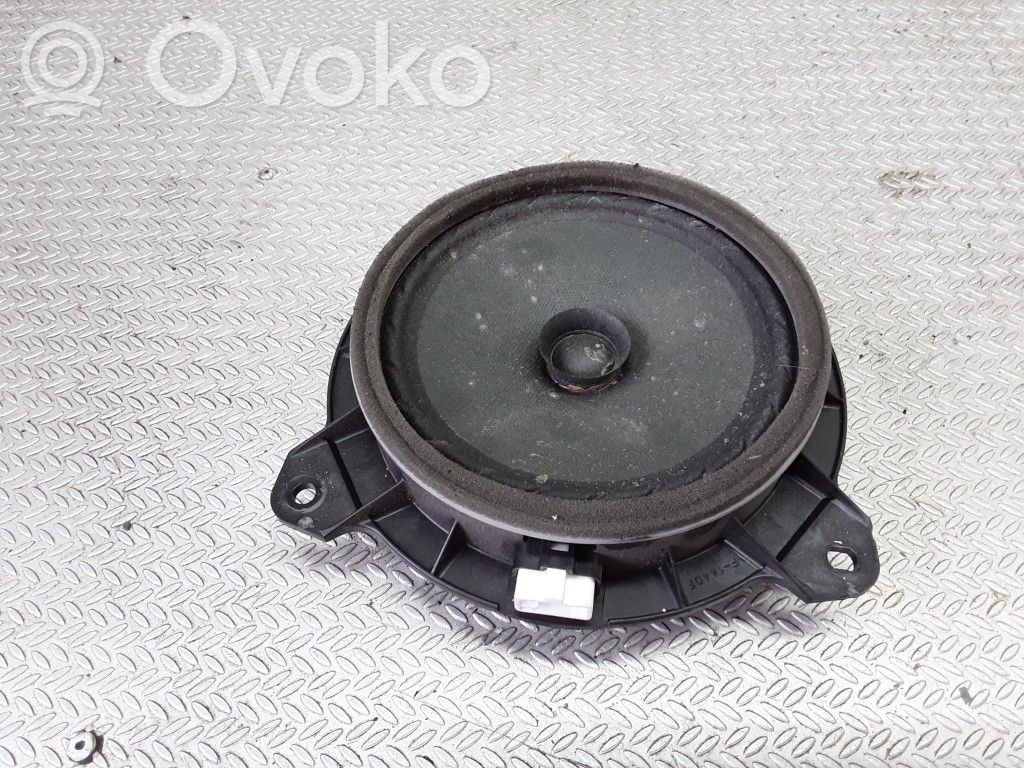 Altavoz de la puerta trasera