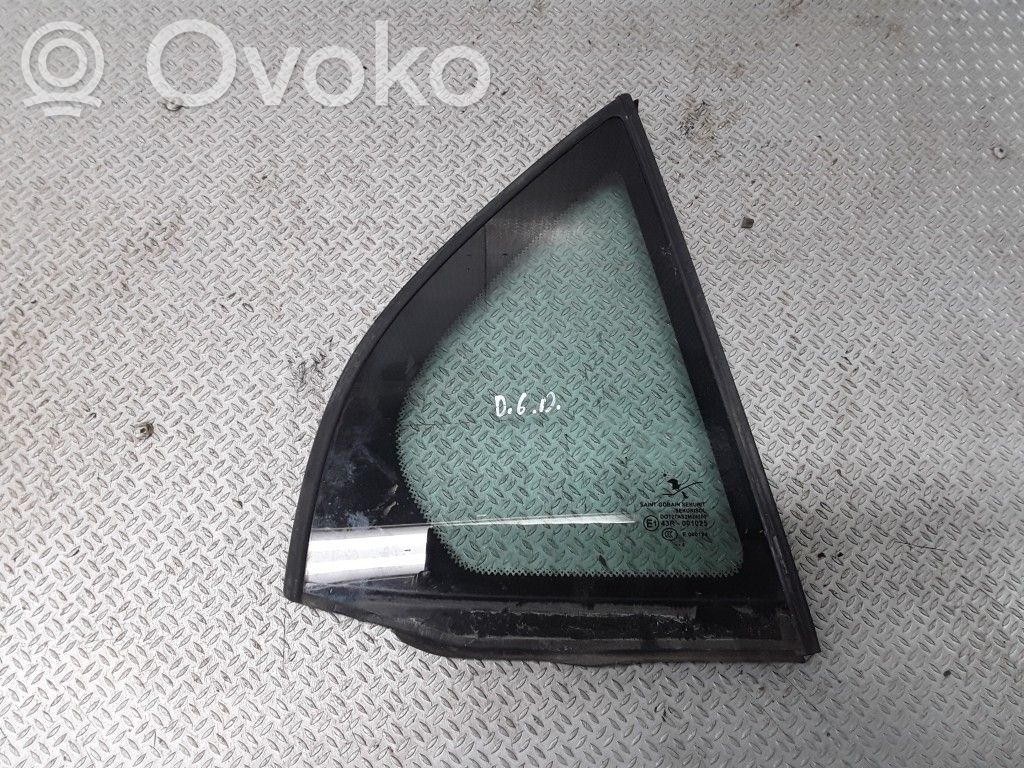 Rear vent window glass