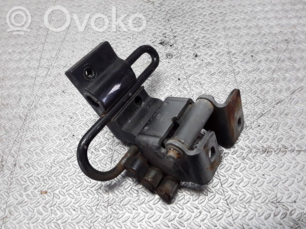 Bisagra inferior de la puerta trasera   4D0833411
