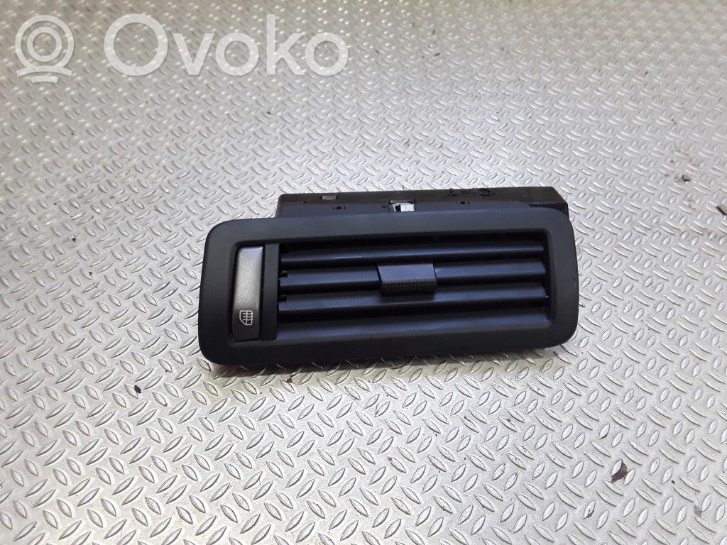 Volkswagen Phaeton Oro grotelės gale 