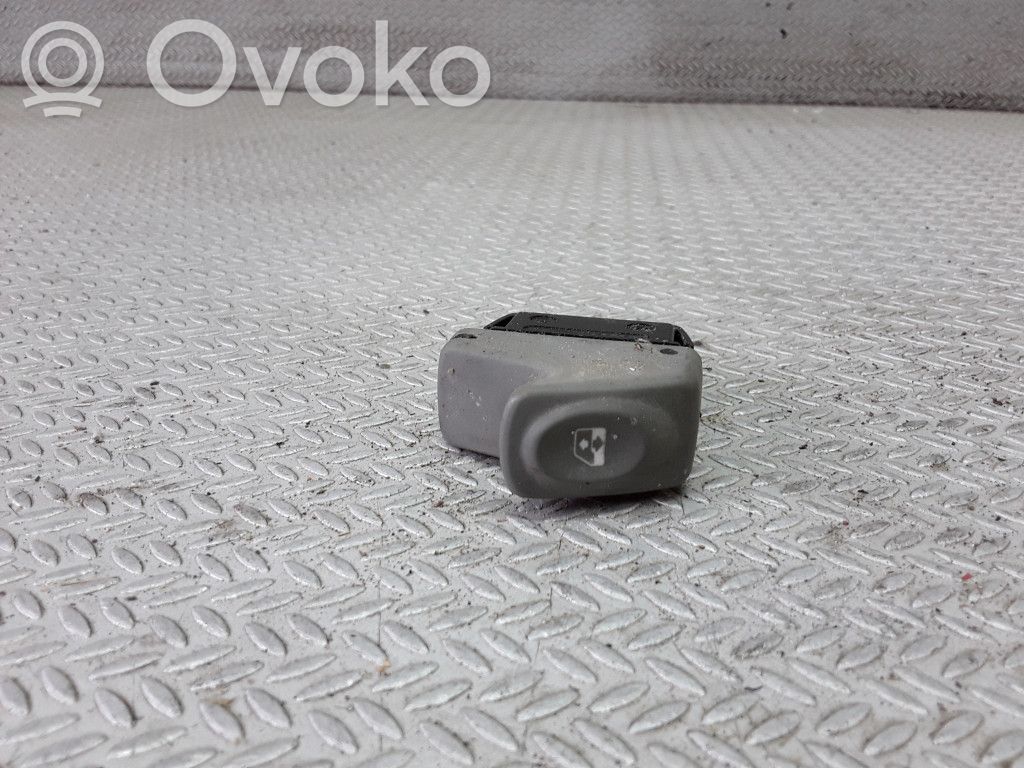 Renault Twingo I Electric window control switch 