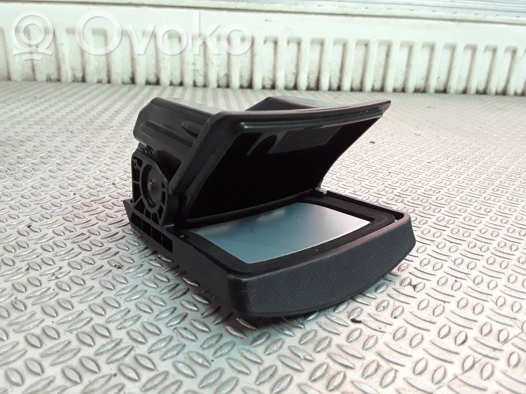 Mitsubishi Lancer X Aschenbecher hinten 