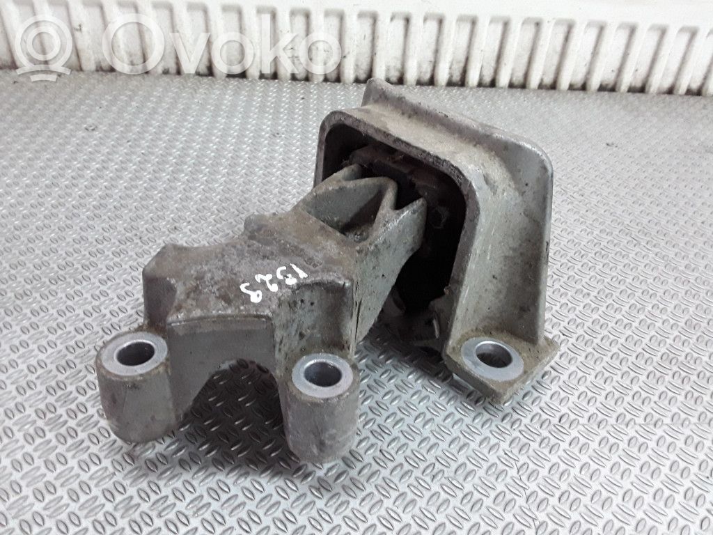 Renault Twingo II Engine mount bracket 