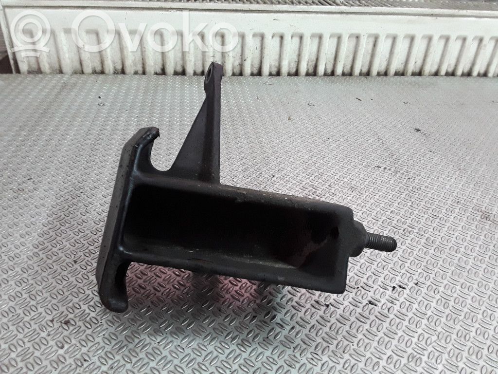 Volvo S70  V70  V70 XC Engine mounting bracket 
